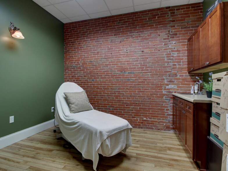 More Photos Of 130 N 5th St, Quincy Storefront Retail Residential For Lease