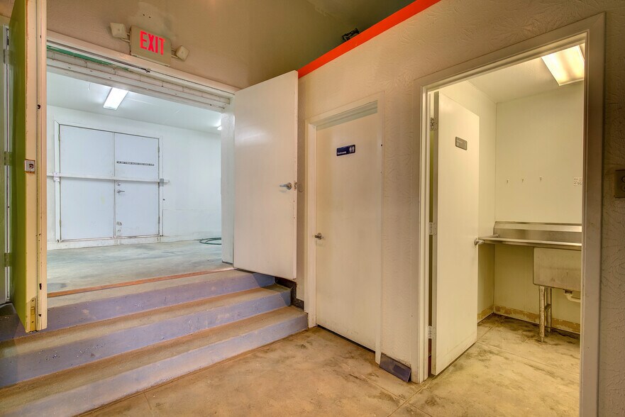 More Photos Of 1213 Washington St, Commerce Storefront Retail Office For Sale