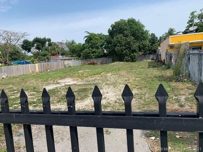 More Photos Of 743 NW 111th St, Miami Land For Lease