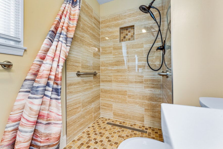 More Photos Of 208 Prenton St, Upper Marlboro Healthcare For Sale