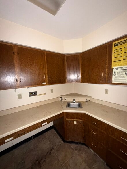 More Photos Of 58 Racine St, Menasha Office For Sale