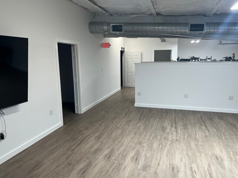 More Photos Of 13025 Harmon Rd, Fort Worth Industrial For Lease