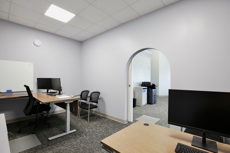More Photos Of 6881 Kingspointe Pky, Orlando Business Park For Sale