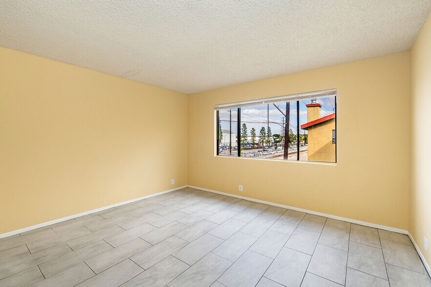More Photos Of 12501 Kornblum Ave, Hawthorne Apartments For Sale
