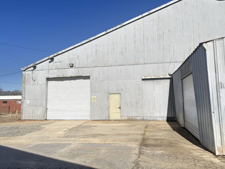 More Photos Of 878 E Broadway St, Griffin Industrial For Lease