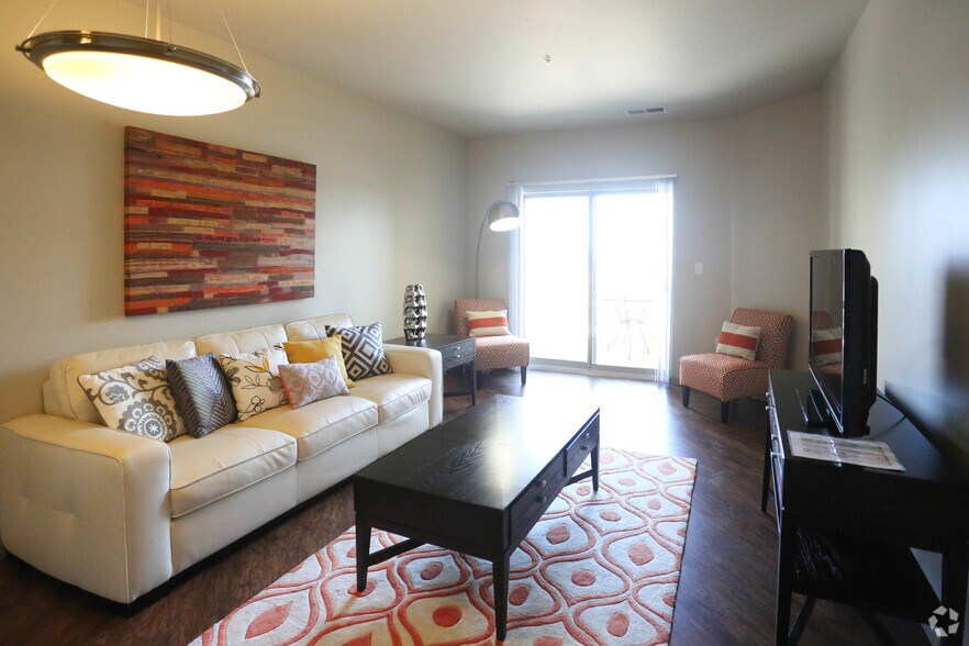 More Photos Of 1520 S 5th St, Saint Charles Unknown For Lease