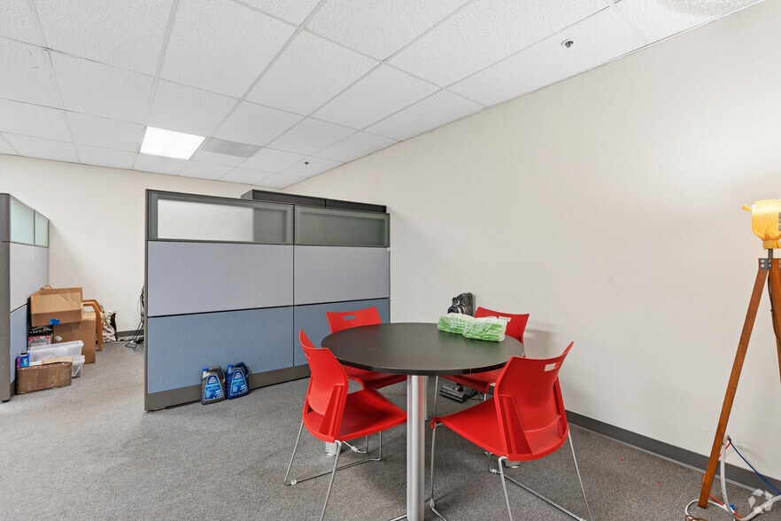 More Photos Of 53A Bonaventura Dr, San Jose Warehouse For Lease