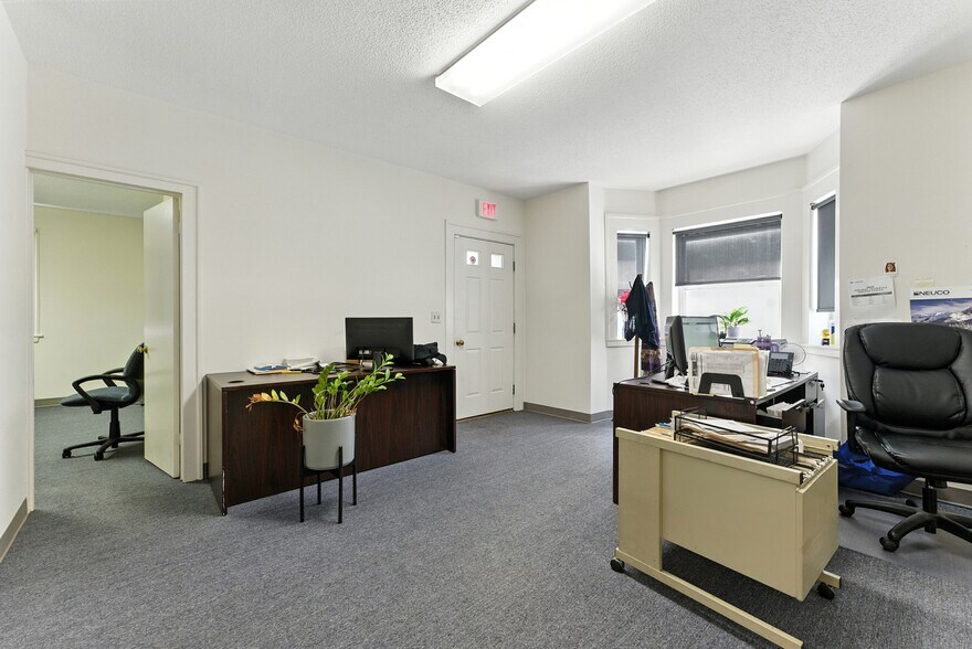 More Photos Of 155 Oak St, Glastonbury Medical For Sale