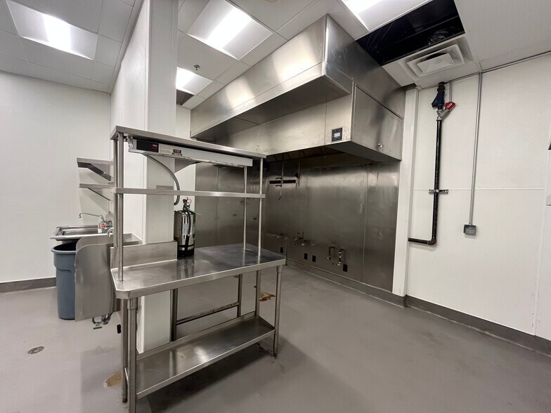 More Photos Of 255 2nd St, Oakland Parking Garage For Lease