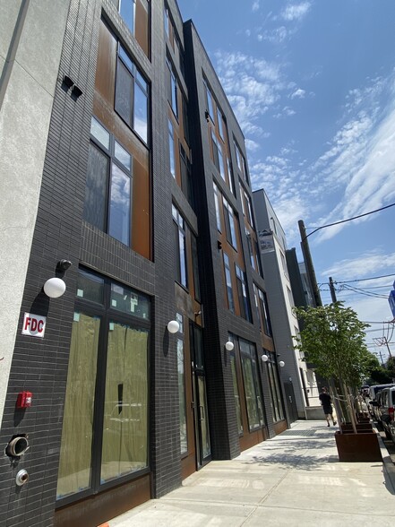 Primary Photo Of 2370 Jasper St, Philadelphia Apartments For Lease