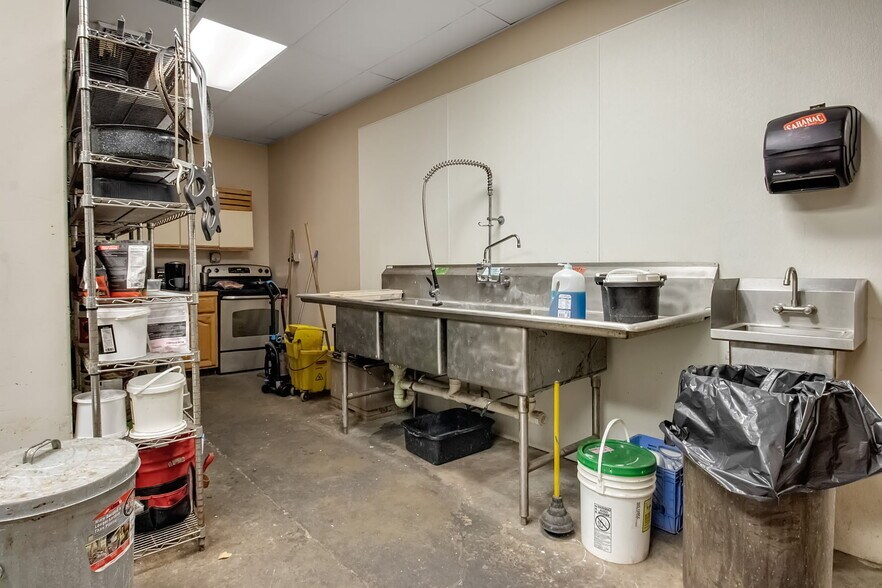 More Photos Of 38 Washington St, Ellicottville Storefront For Sale