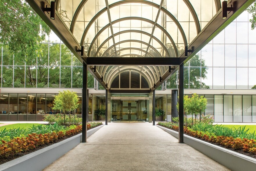 More Photos Of 13430 Northwest Fwy, Houston Office For Lease