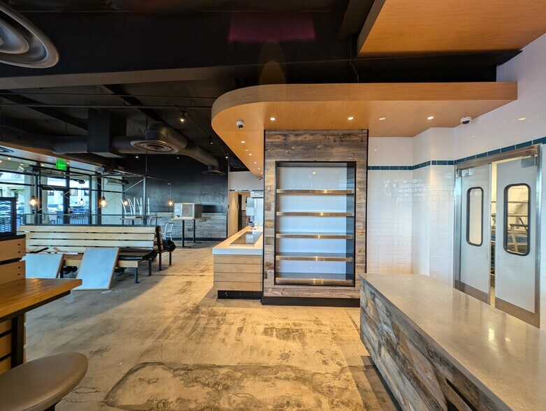 More Photos Of 73547-73575 Highway 111, Palm Desert Storefront For Lease