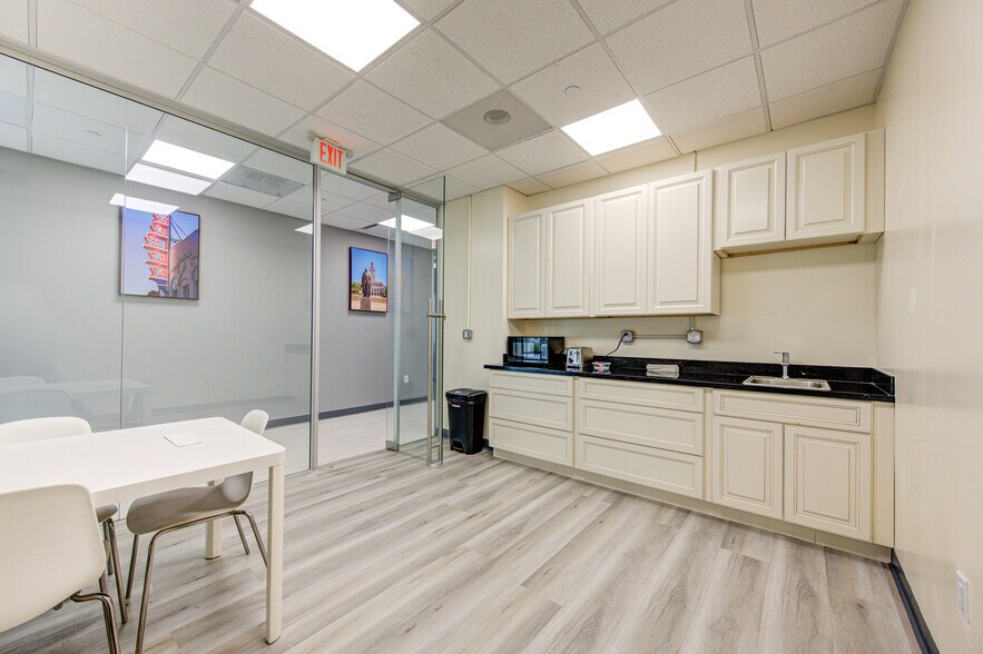 More Photos Of 9999 Bellaire Blvd, Houston Medical For Lease