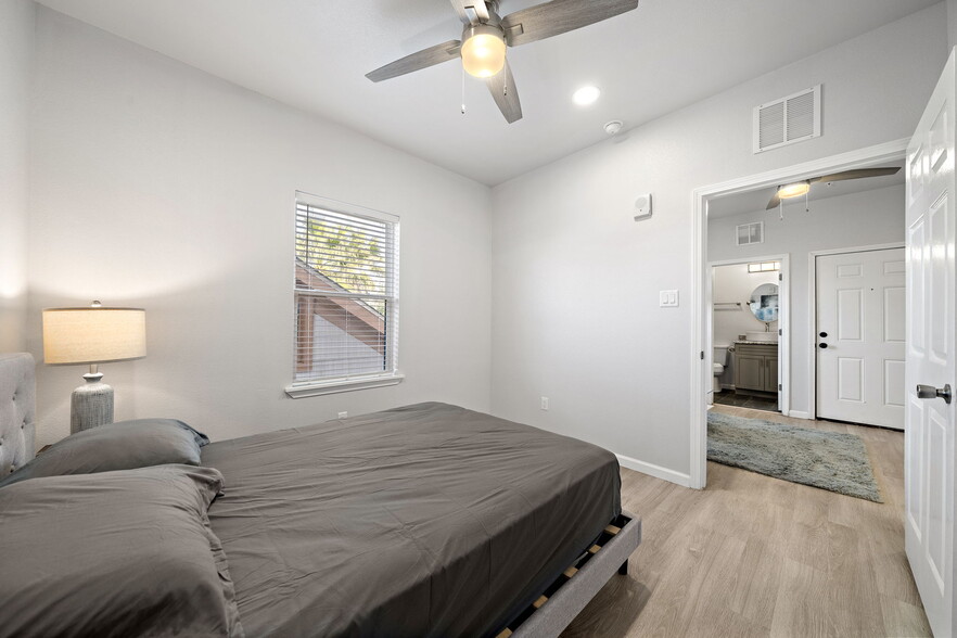 More Photos Of 808 Sealy ave, Galveston Apartments For Sale