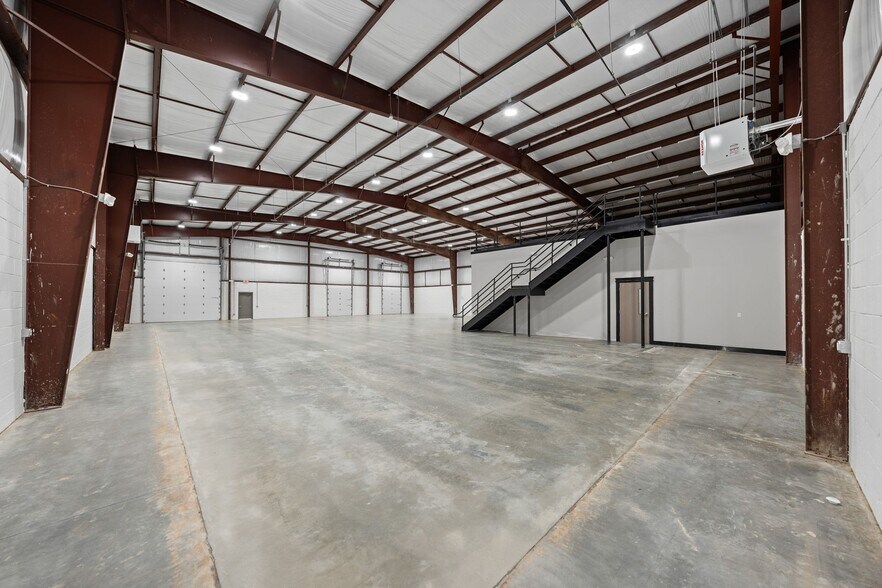 More Photos Of 1170 Dunlop Ln, Clarksville Industrial For Lease