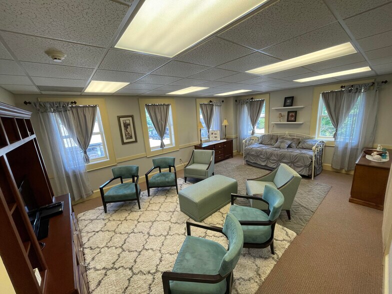 More Photos Of 79 Doyle St, Toccoa Office For Sale