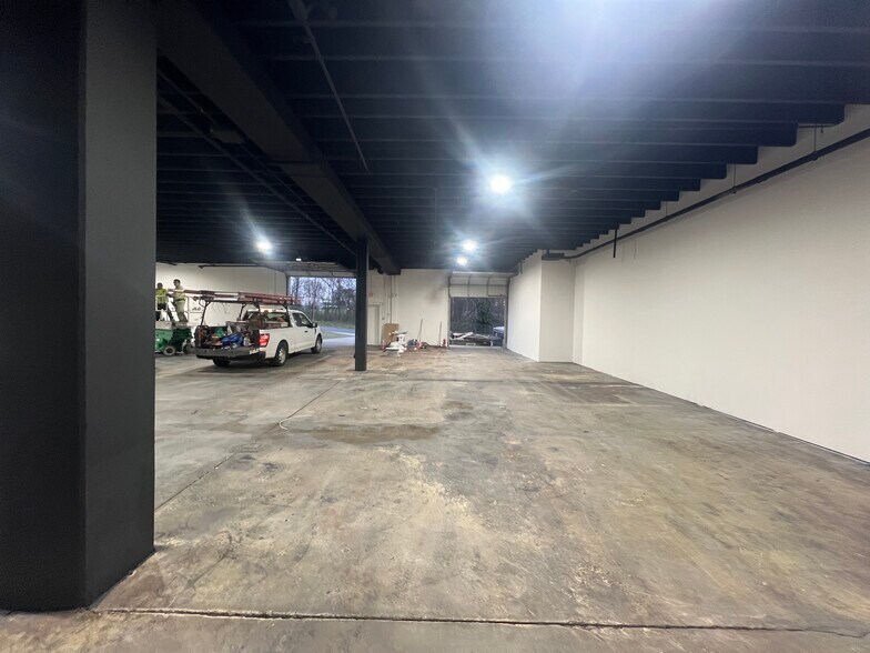 More Photos Of 724 Montana Dr, Charlotte Warehouse For Lease