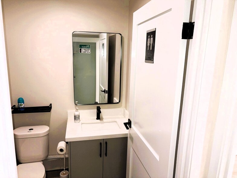 More Photos Of 90 Esna Park Dr, Markham Service For Lease