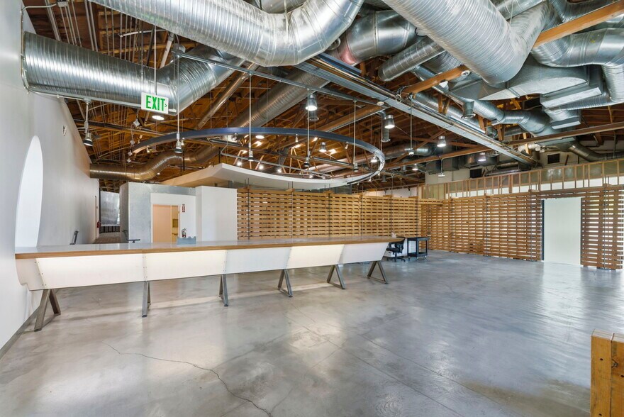More Photos Of 3562-3582 Eastham Dr, Culver City Loft Creative Space For Lease