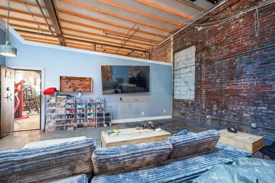 More Photos Of 1628 E Bates St, Indianapolis Warehouse For Sale