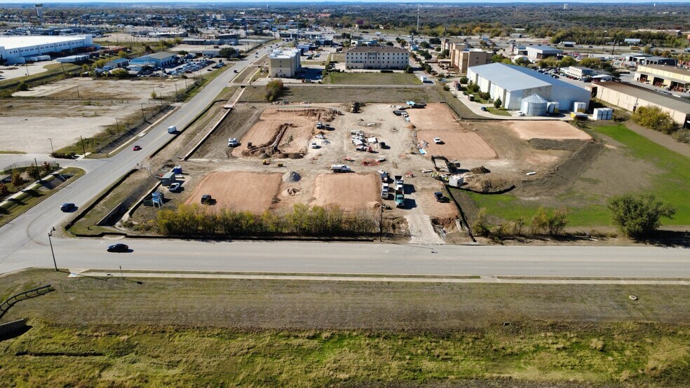 More Photos Of The Corner on Main, Buda Restaurant For Lease