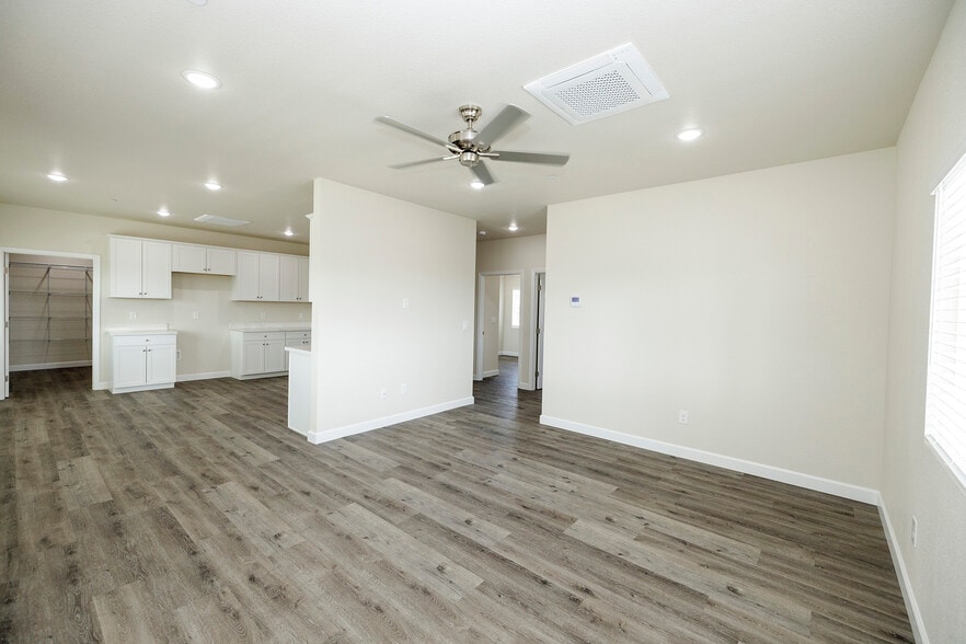 More Photos Of 720 N 2nd St, Patterson Specialty For Sale