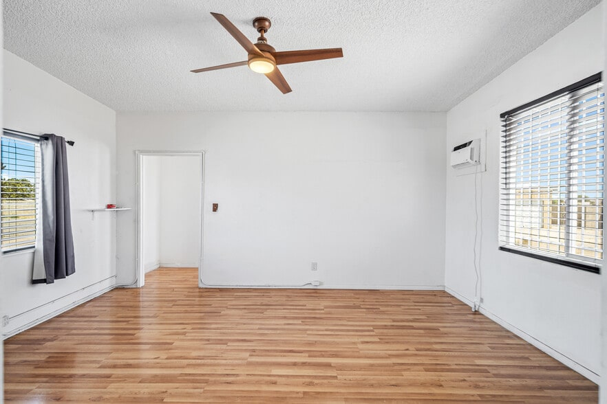 More Photos Of 8837 E Palmdale Blvd, Palmdale Research And Development For Sale