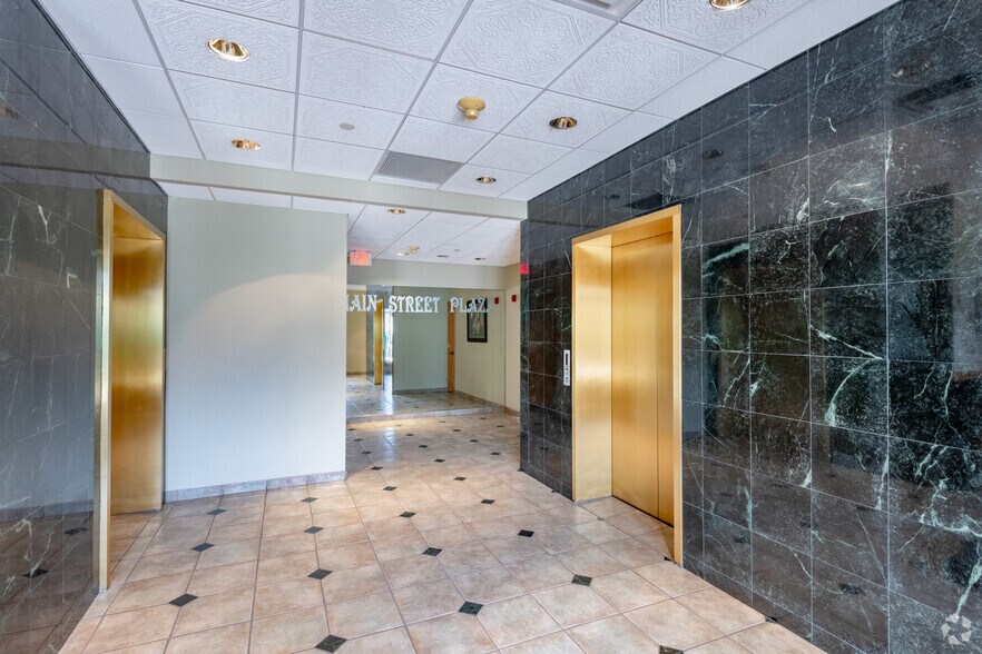 More Photos Of 234 W Main St, Waukesha Apartments For Lease