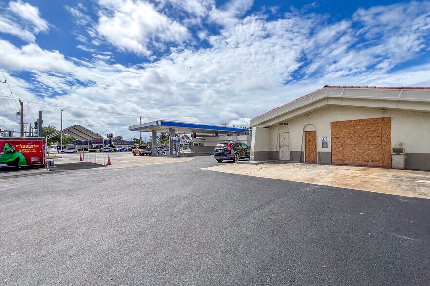 More Photos Of 5704 14th St W, Bradenton Convenience Store For Sale