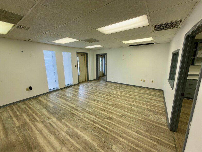 More Photos Of 3885 N Palafox Hwy, Pensacola Warehouse For Sale