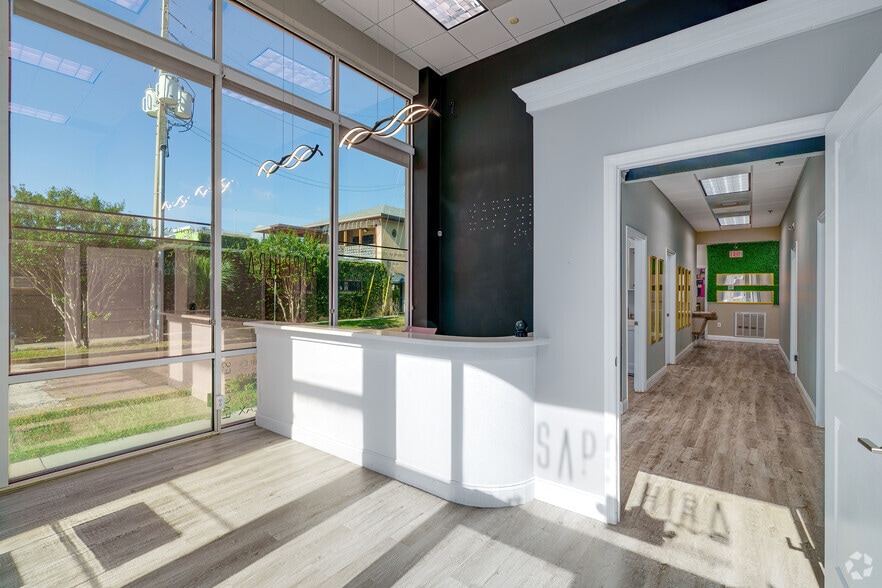 More Photos Of 2100 N Orange Ave, Orlando Medical For Sale