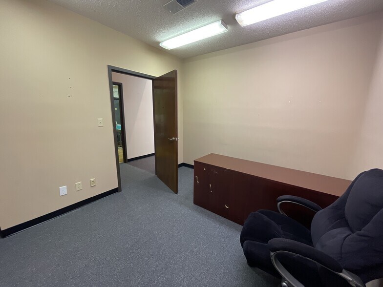 More Photos Of 1309-1315 Milstead Ave NE, Conyers Medical For Sale