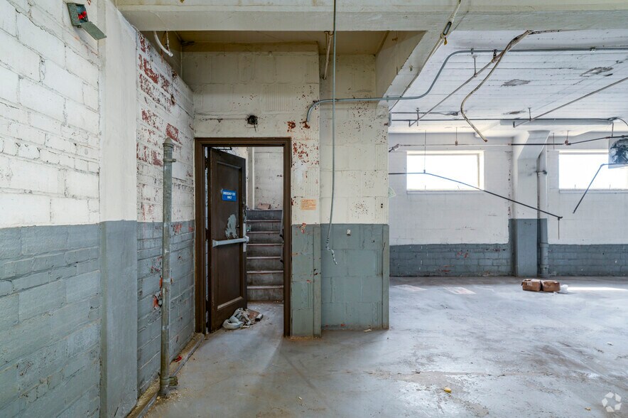 More Photos Of 900 Franklin St NE, Washington Industrial For Sale