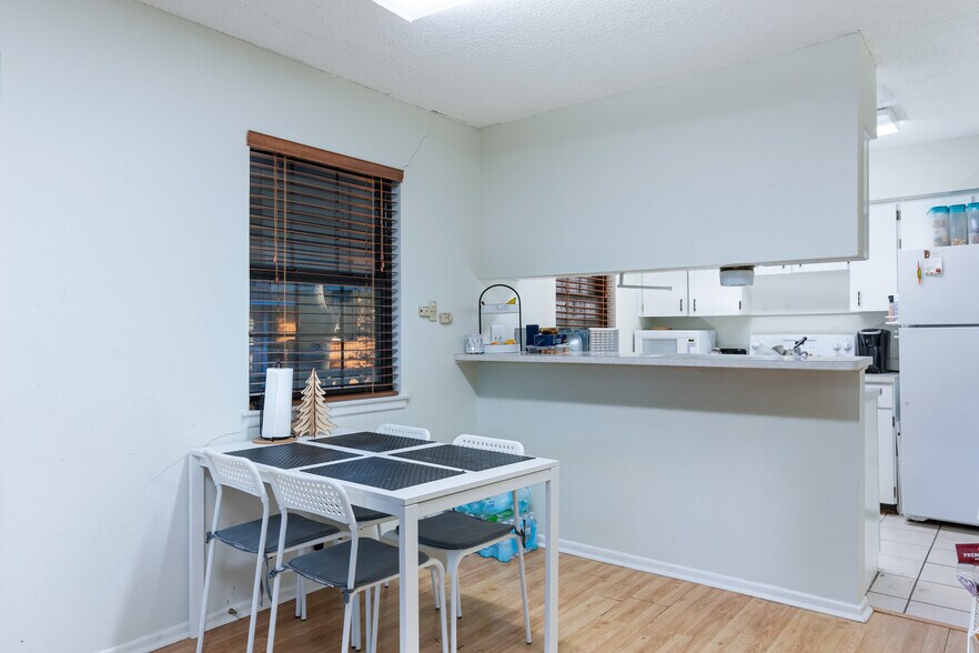 More Photos Of 2023 Lockhill Selma Rd, San Antonio Office Residential For Sale