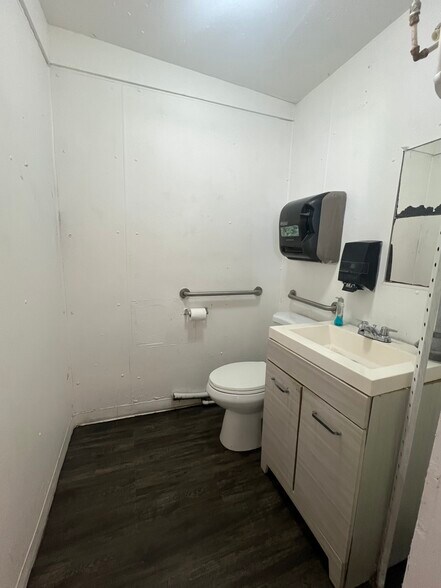 More Photos Of 6735 N Peoria Ave, Tulsa Convenience Store For Lease