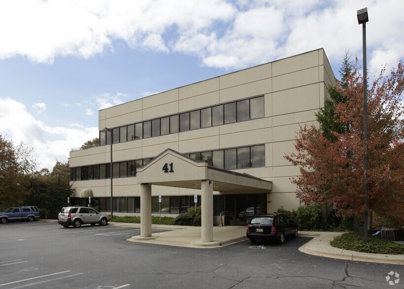 More Photos Of 41 Oakland Rd, Asheville Medical For Sale