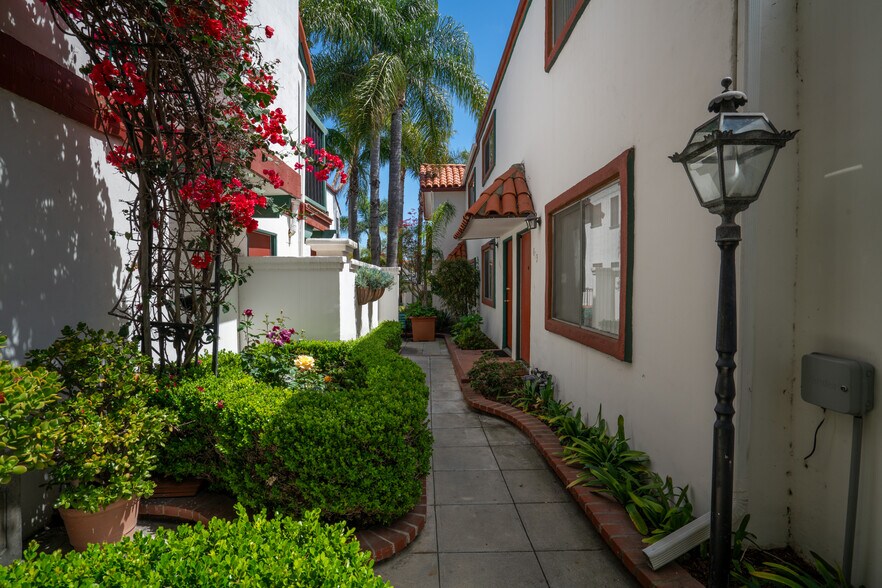 More Photos Of 807 Roswell Ave, Long Beach Apartments For Sale