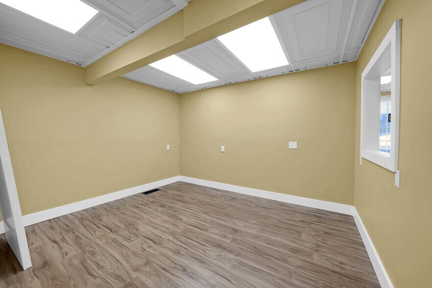 More Photos Of 1095 W Huron St, Waterford Medical For Lease