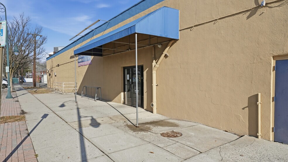 More Photos Of 117-133 Merrick Ave, Merrick Storefront For Lease