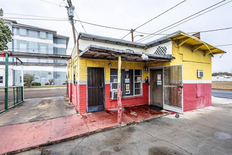 More Photos Of 3002 Santa Ursula Ave, Laredo General Retail For Sale