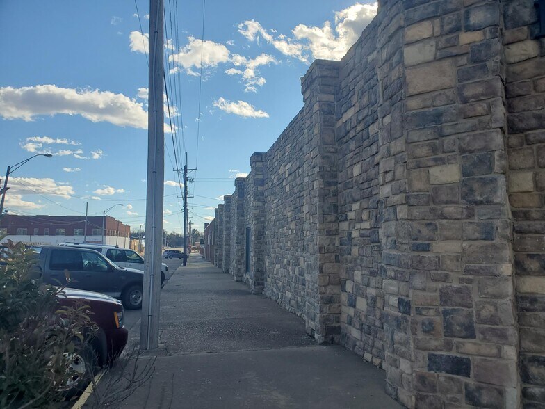 More Photos Of 124 E Jackson St, Hugo Office For Sale