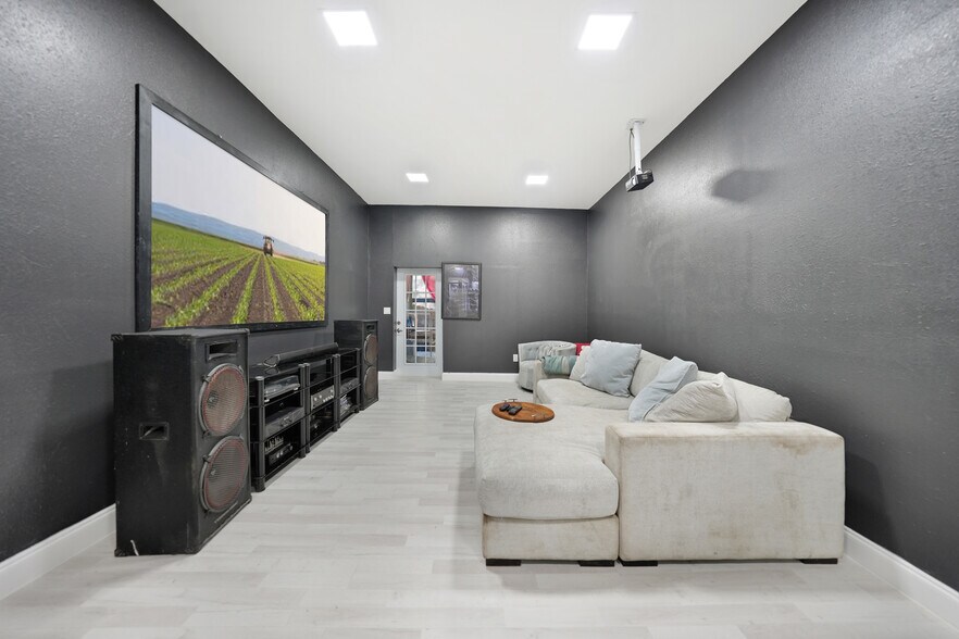 More Photos Of 2461 SW Highway 17, Arcadia Warehouse For Sale