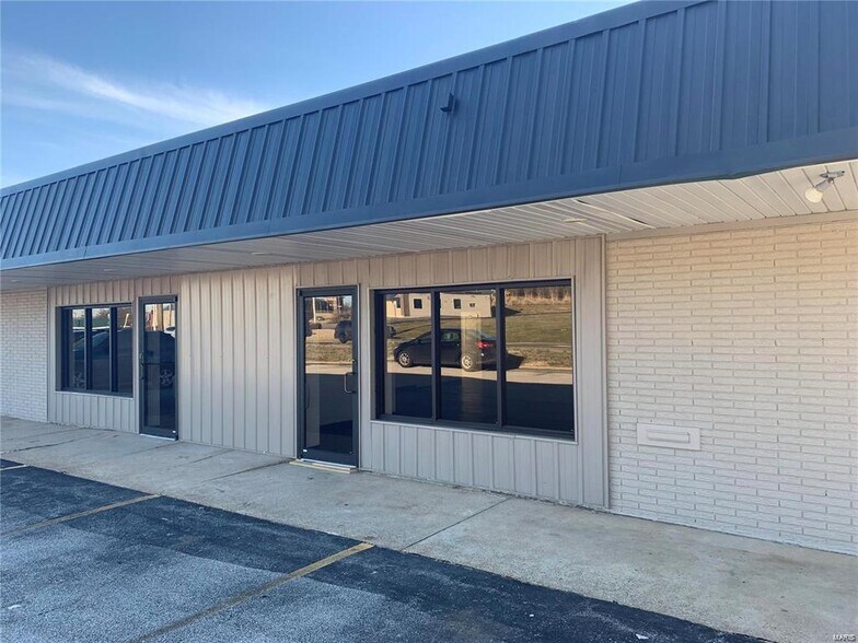 More Photos Of 2300-2314 W Osage St, Pacific Freestanding For Lease