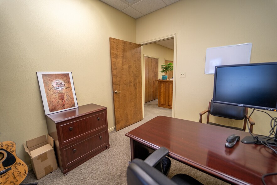 More Photos Of 5103 E Airline Rd, Victoria Office For Lease