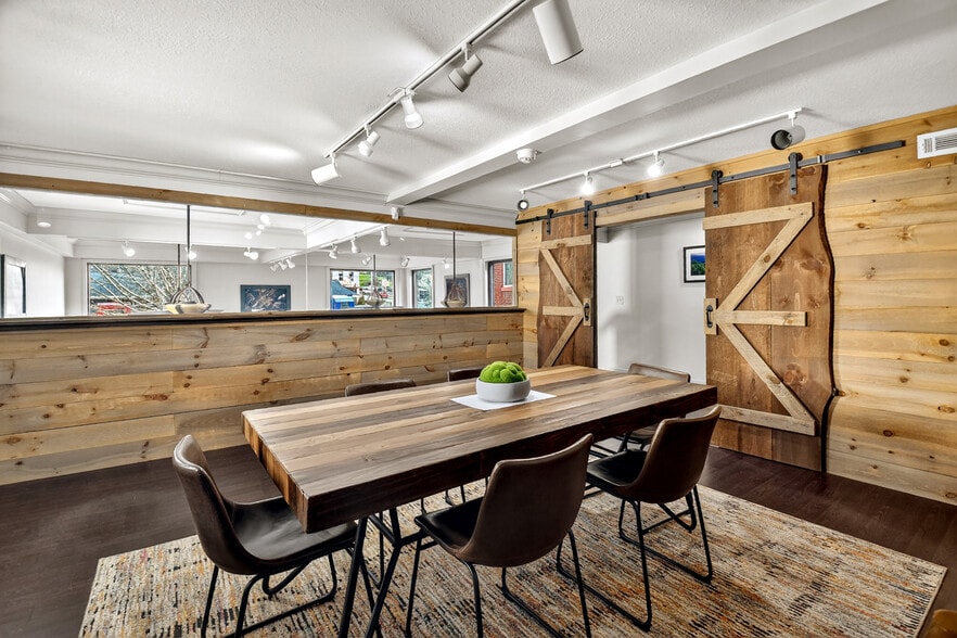 More Photos Of 240 W Main St, Blue Ridge Office For Sale