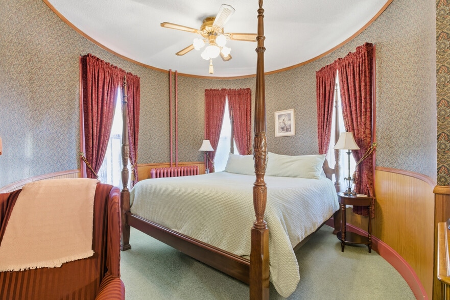 More Photos Of 1625 3rd Ave, Anoka Hospitality For Sale