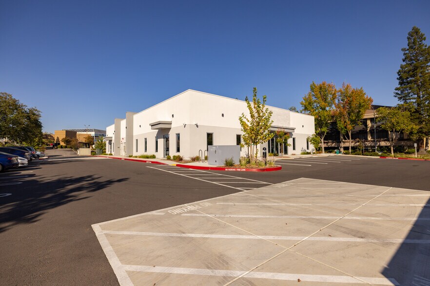 More Photos Of 1623 Santa Clara Dr, Roseville Medical For Lease