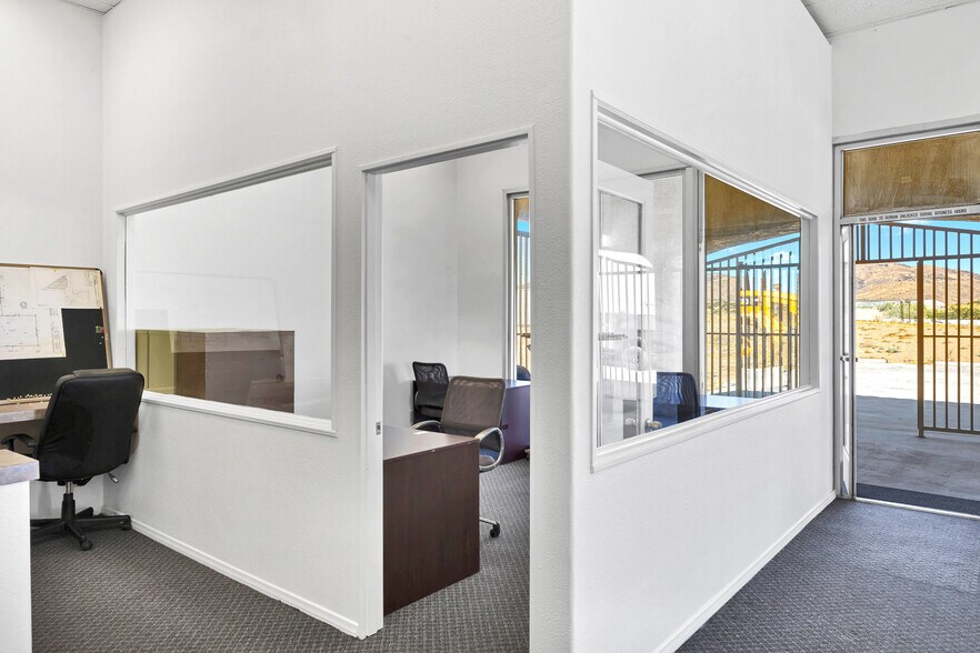 More Photos Of 2660 Pearblossom Hwy, Palmdale Office Residential For Sale