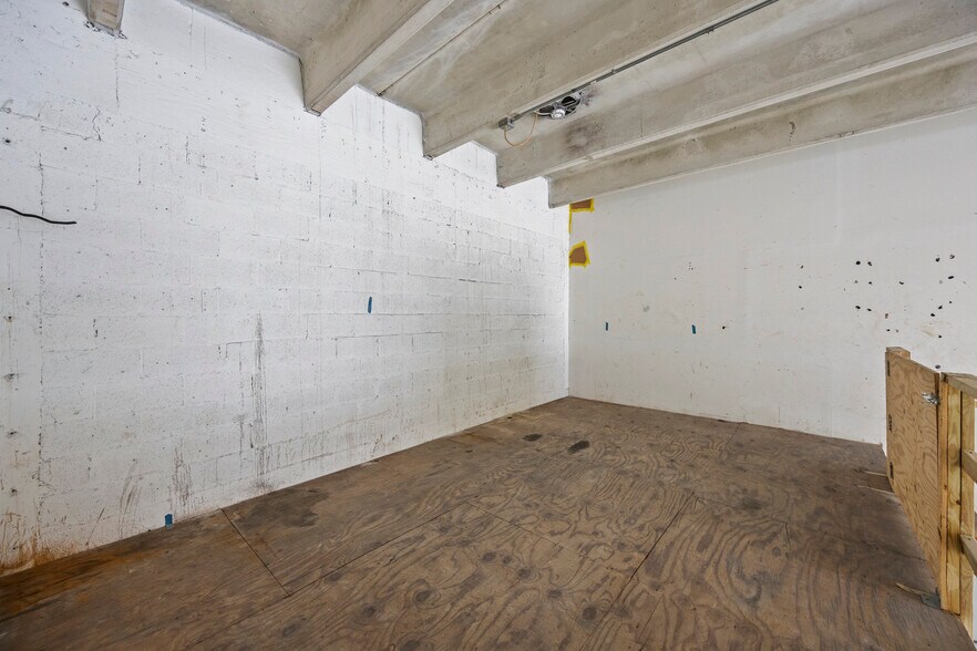 More Photos Of 1209 Gateway Rdg, Lake Park Warehouse For Sale